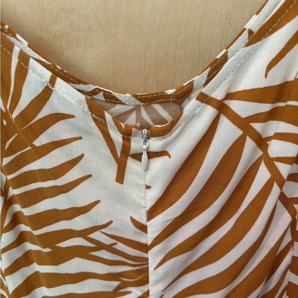 Vince Camuto Brown and White Leaf Print Dress - Picture 5 of 5